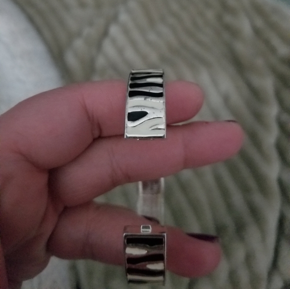 Zebra Hinged Bangle Bracelet - Picture 3 of 3